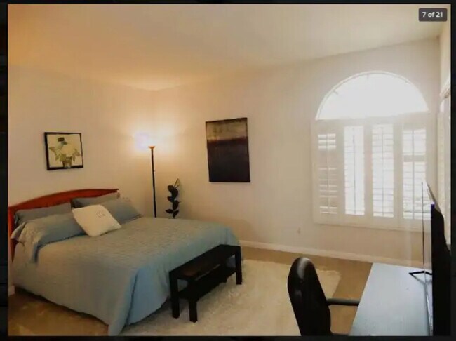 Bedroom 2 walks out to patio and lawn - 43719 Avenida Alicante