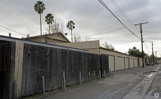 Building Photo - Chanteclaire Apartments