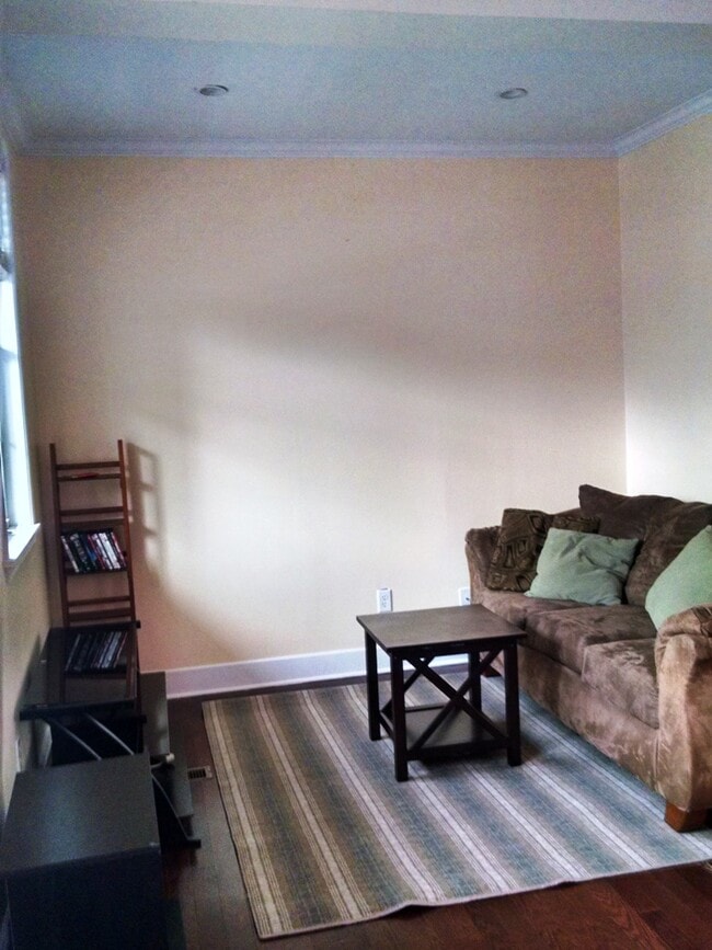 Área de estar - 7721 Oak St