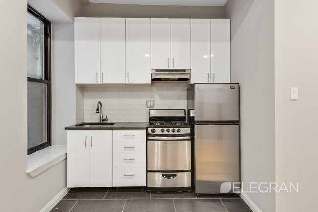 Foto del edificio - 153 Clinton Ave