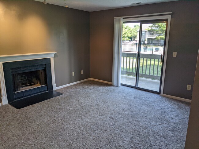 Foto del edificio - 2727 Greystone Dr