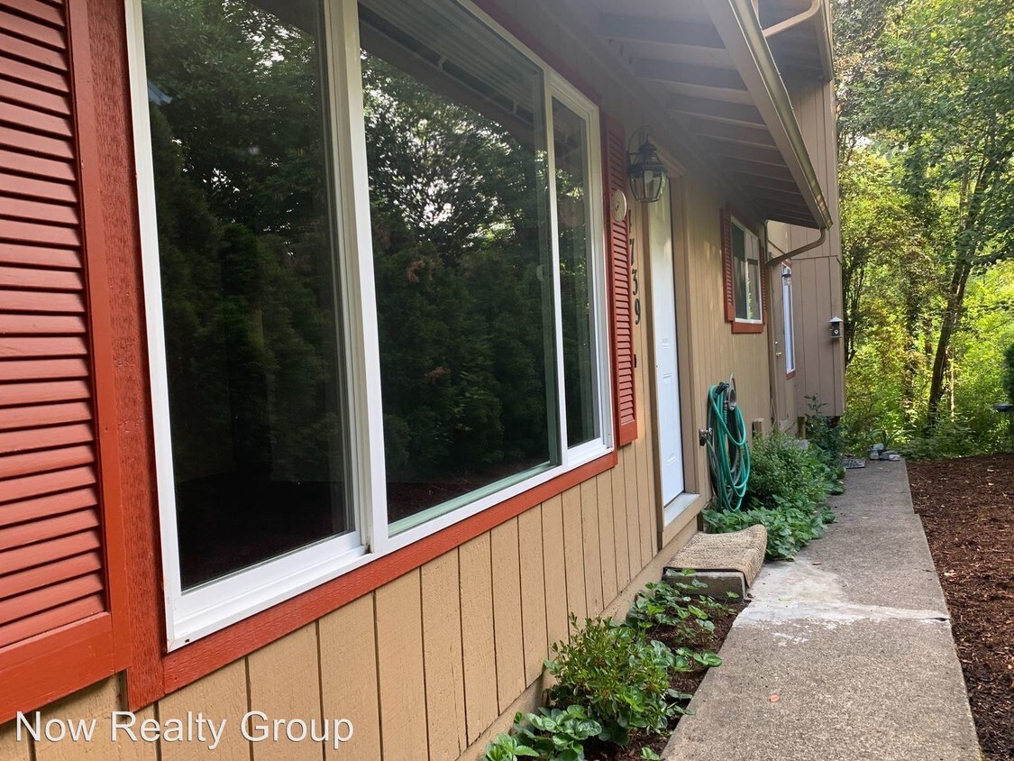 Primary Photo - 4739-4741 SW Beaverton Hillsdale Hwy