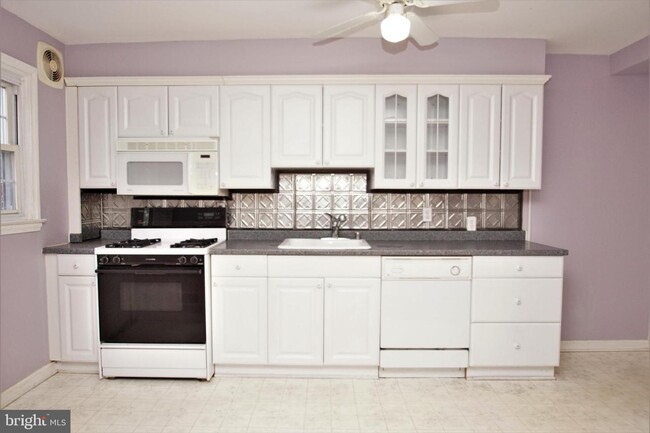 Foto del edificio - 8333 Wyton Rd