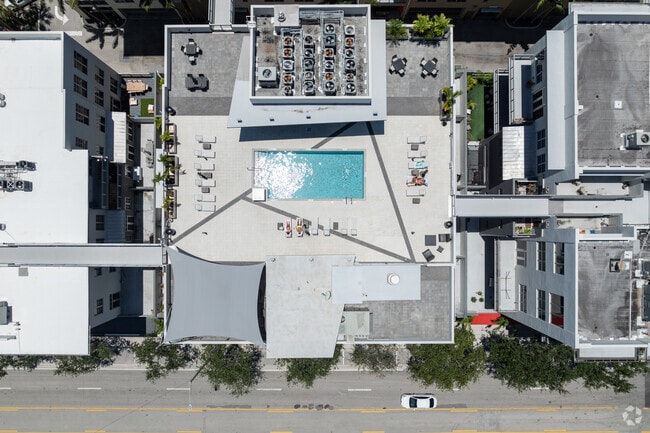 445 N Andrews Ave - Avenue Lofts