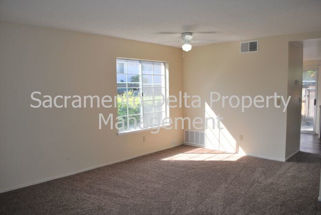 Foto del edificio - 3901 Oak Villa Cir