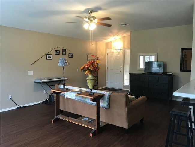 Foto del edificio - 17601 Van Horn Ct