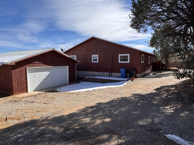 Foto del edificio - 3 Bedroom, 2 Bathroom Home in Cedar Crest, NM.
