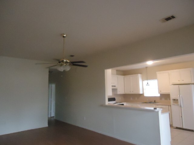 Building Photo - 5103 Windemere St