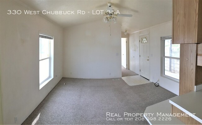 Building Photo - Spacious Mobile Home!