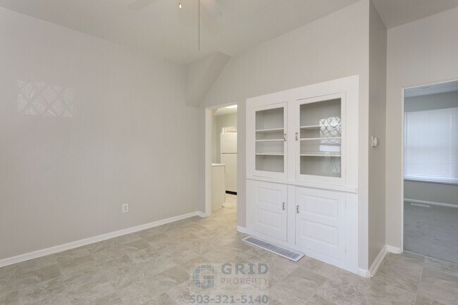 Foto del edificio - Charming 3 Bedroom Craftsman Home Available in SE Portland!