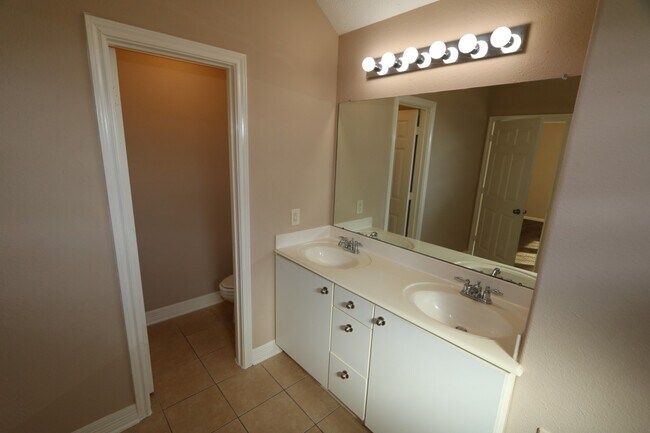 Foto del edificio - 13419 Forest Pines Village Ln