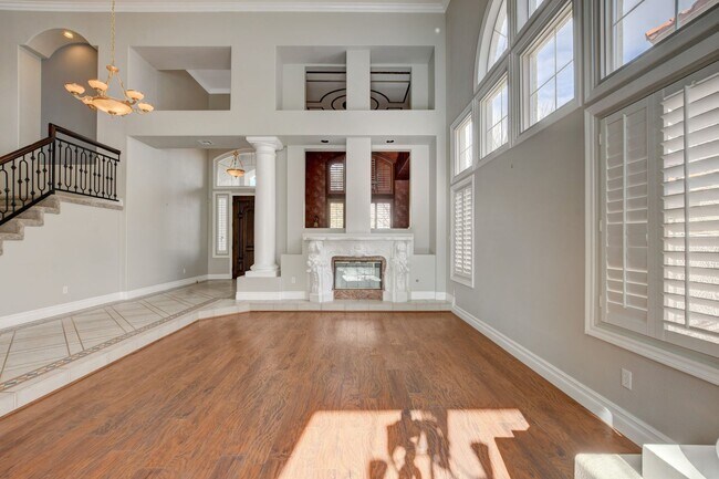Foto del edificio - COMING SOON!! $1000 off 1st months Rent Guard-Gated Golf Course Living on the 14th Green!