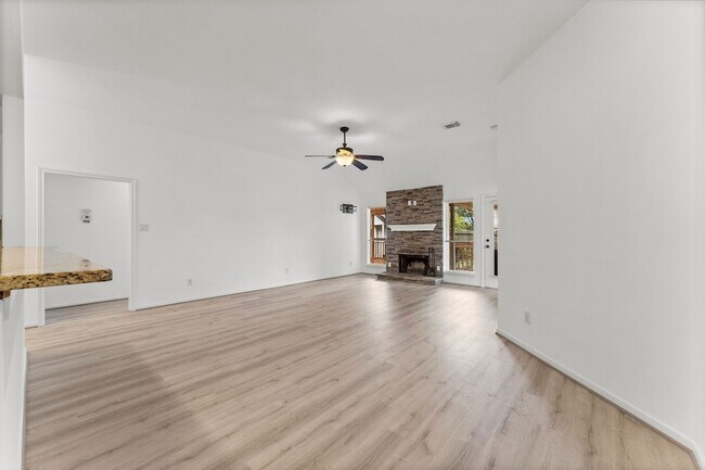 Building Photo - 351 Fantasy Ln