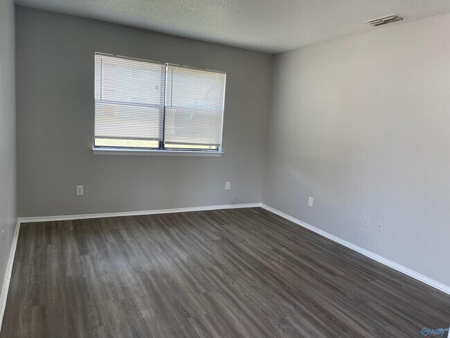 Building Photo - 103 Jodi Dr