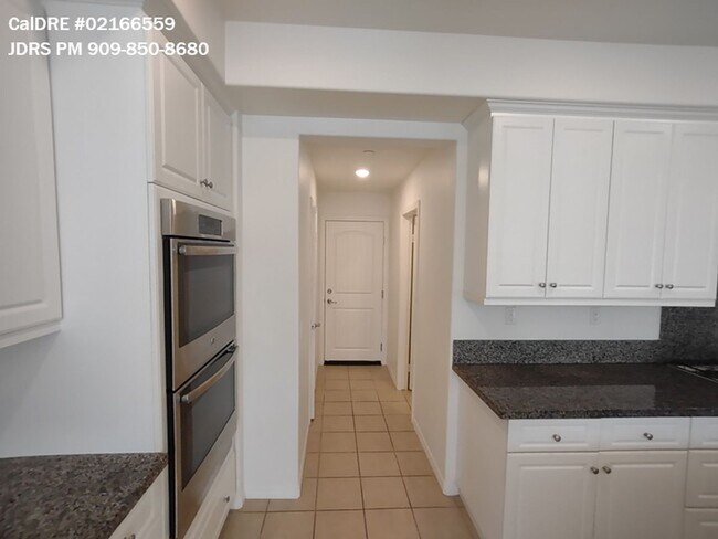 Building Photo - Eastvale 5 Bedroom + In Law Suite Home