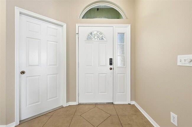 Photo - 208 Woodbury Pines Cir House