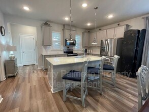 Building Photo - 577 McLernon Trce