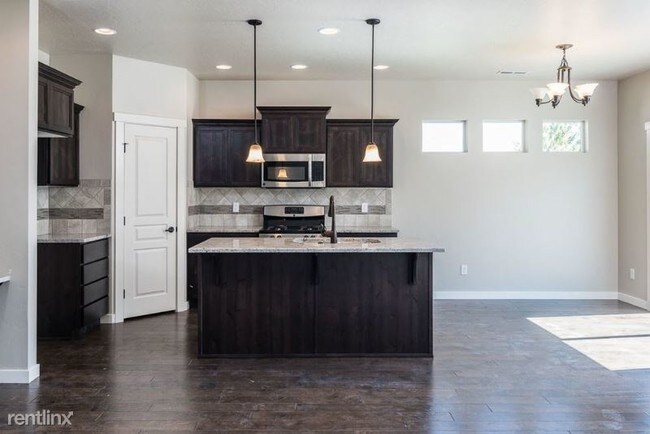 Building Photo - 3 br, 2 bath House - 1433 E Territory Dr