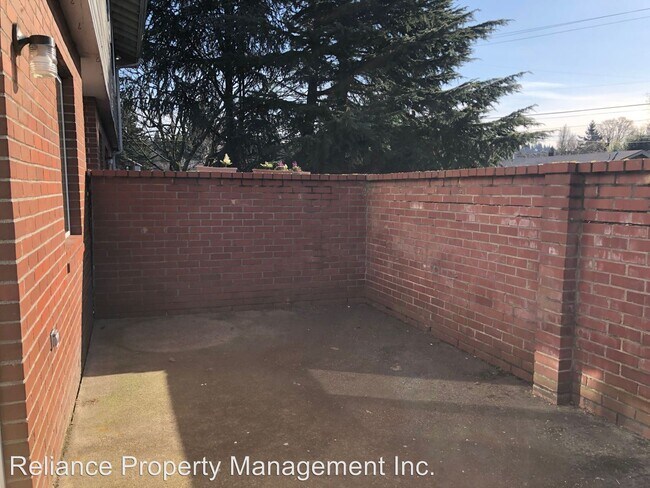 Building Photo - 7825 NE Sandy Blvd