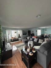 Building Photo - 182 Tulip Ln