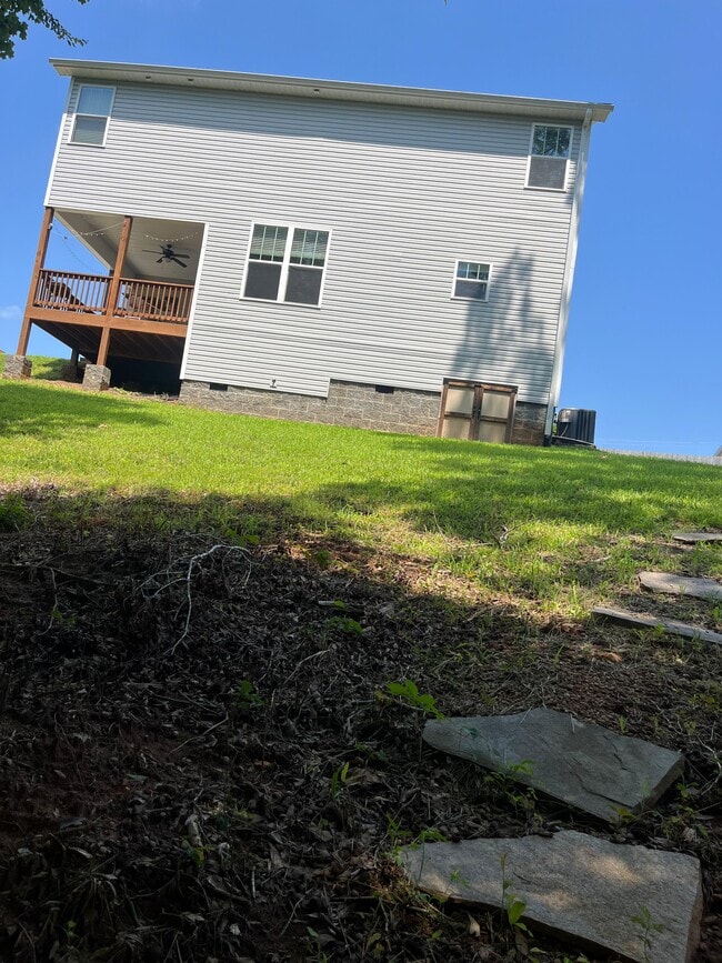 Foto del edificio - 109 Lyman Lake Rd