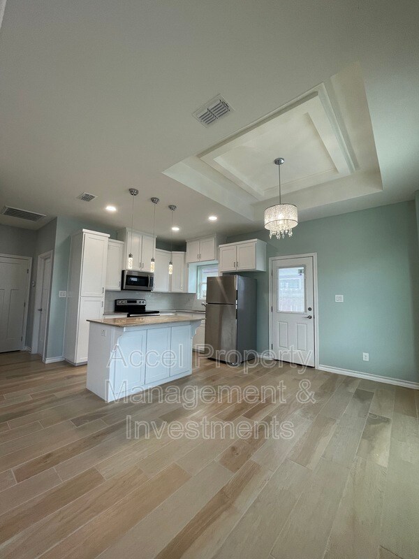 Building Photo - 206 Fig Dr