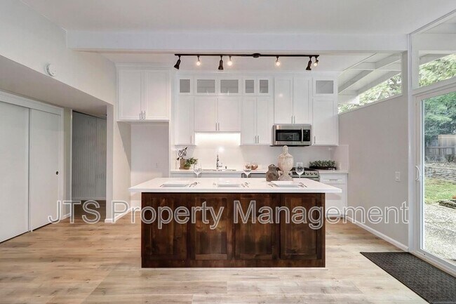 Foto del edificio - 7676 Eastgate Ave