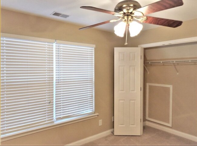 Foto del edificio - 1017 Stonehollow Way