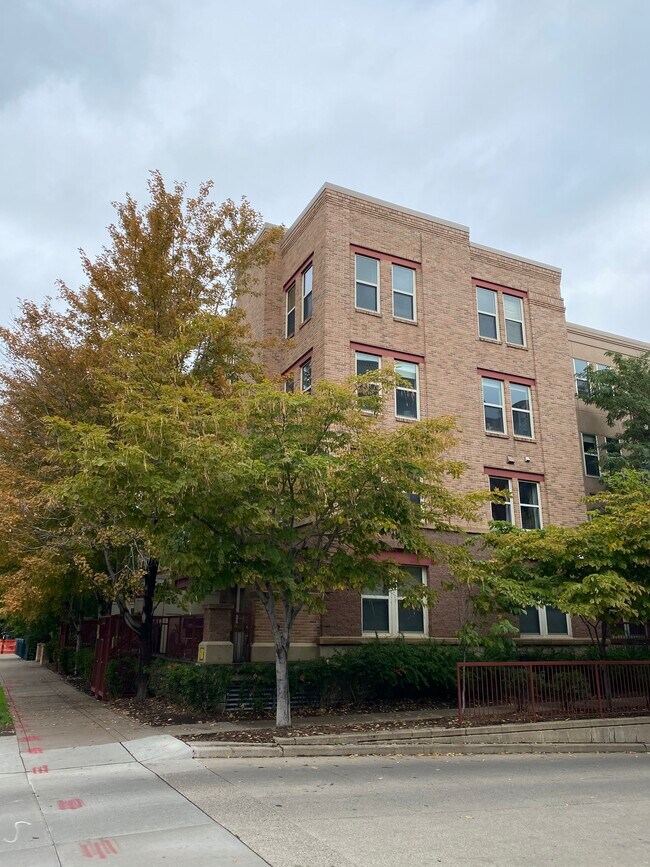 Building Photo - 500 N 2nd St