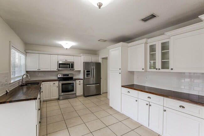 Foto del edificio - 13700 Exotica Ln