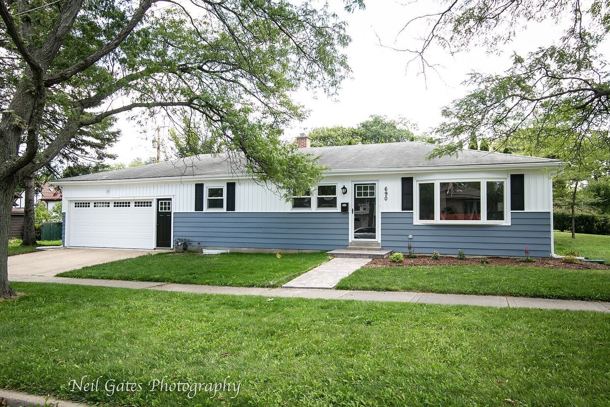 Foto principal - 690 Highland Pl