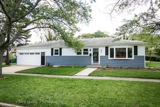 Building Photo - 690 Highland Pl