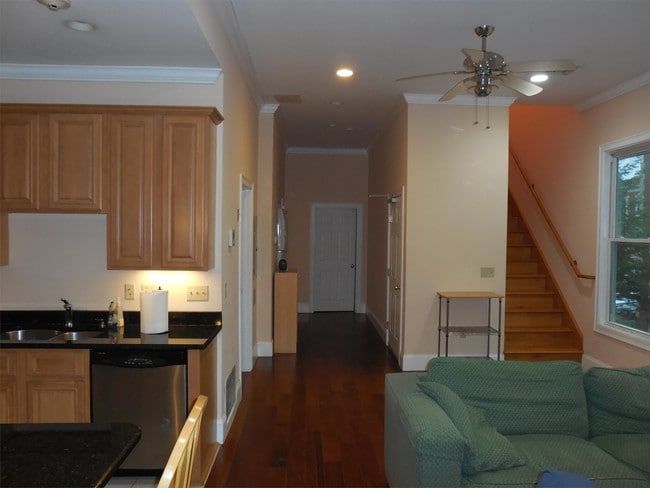 Foto del edificio - 387-389 Angell St