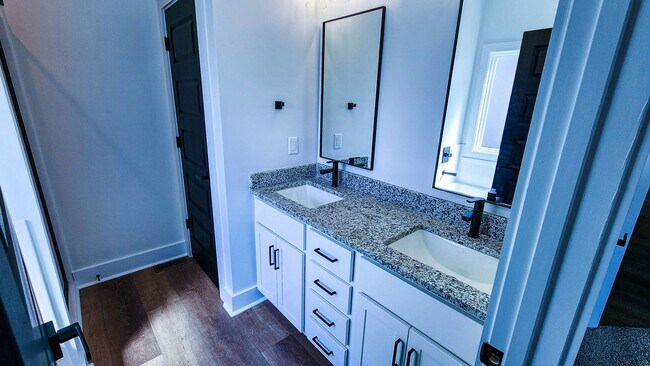 Foto del edificio - High-End Touches & Flexible Space in a Bea...