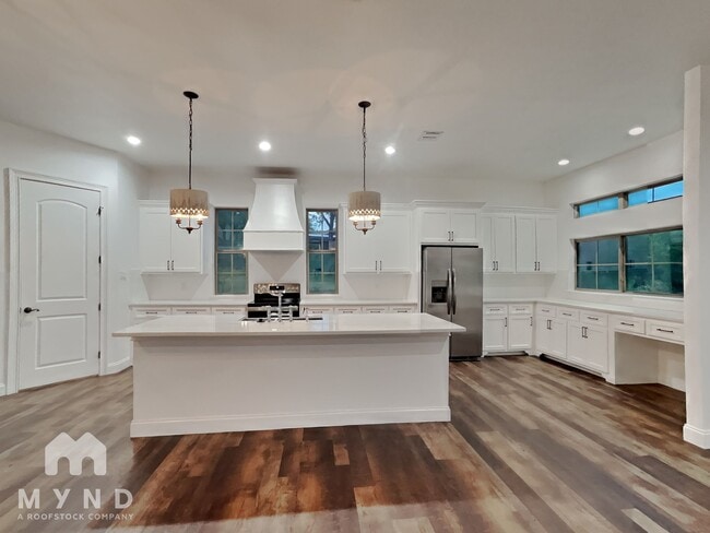 Building Photo - 1206 Comanche Cove Dr