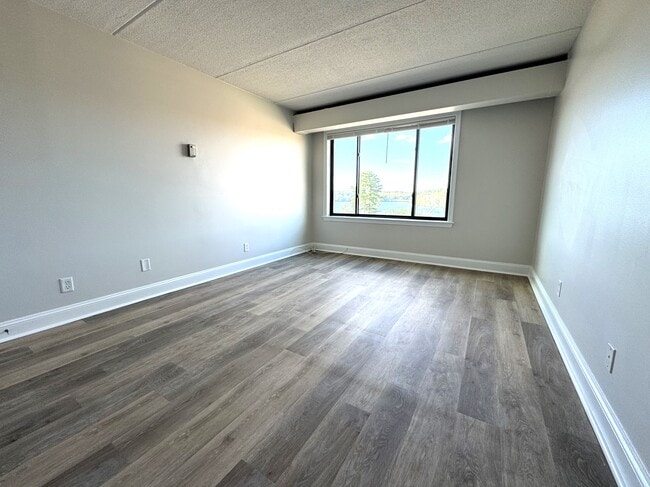 Building Photo - 1500 Worcester Rd
