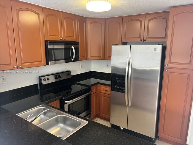 Foto del edificio - 7090 NW 174th Terrace