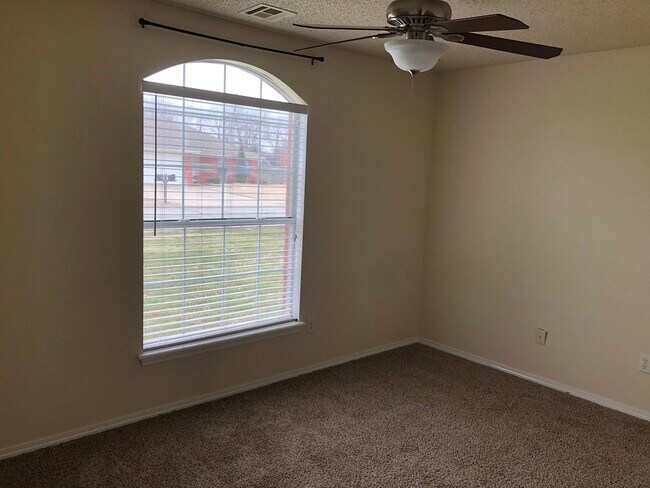BR 2 - 600 Woods Dr