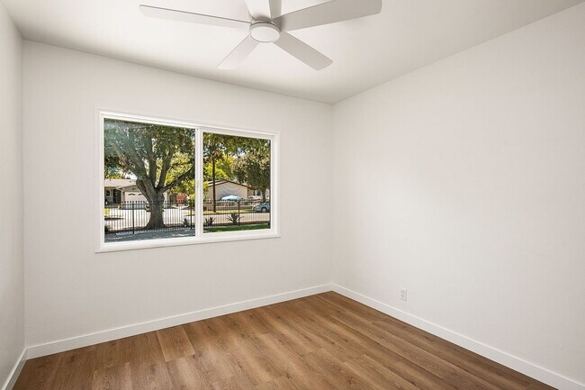 Foto del edificio - "Charming 3-Bedroom Haven in the Heart of Santa Ana – Your Perfect Retreat Awaits!"