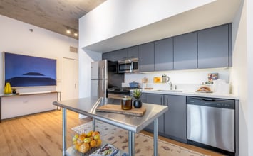 Building Photo - 1627 W Division St