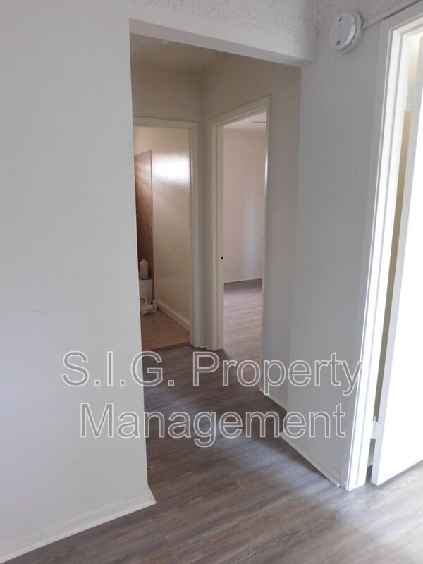 Foto del edificio - 417 E Elmwood Ave