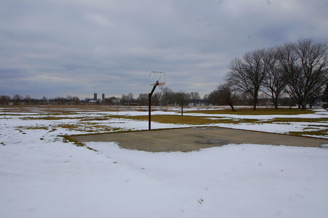 Building Photo - Country Living, 4-Bedroom Home in Northwoo...