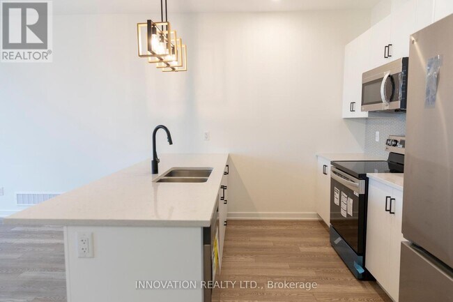 Building Photo - 775 Maverick Cres