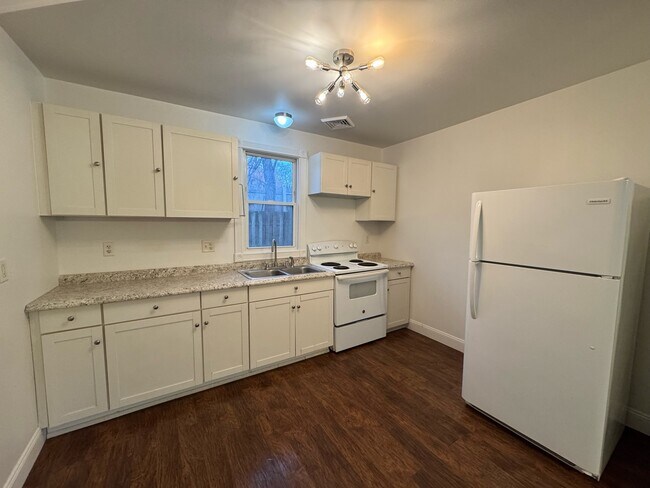 Foto del edificio - 2141 Brougher Ln