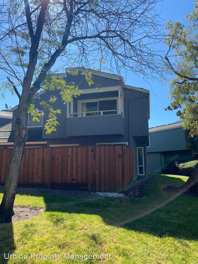 Primary Photo - 3 br, 1.5 bath House - 766 Racquet Club