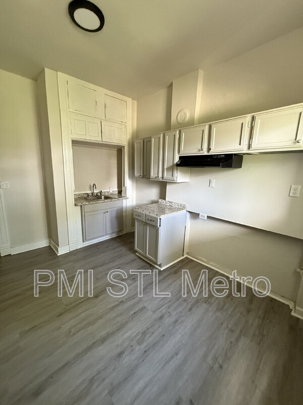 Building Photo - 4037-4039-4039 Enright Ave