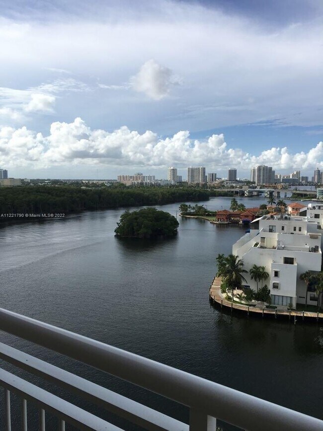 Foto del edificio - 400 Kings Point Dr