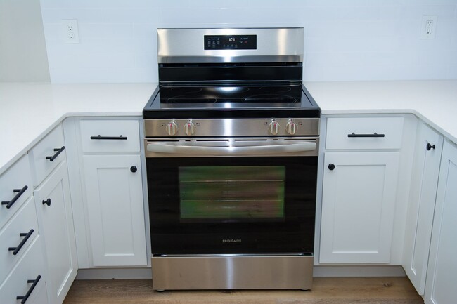 Foto del edificio - New Townhome just 8.5 miles from Old Spani...