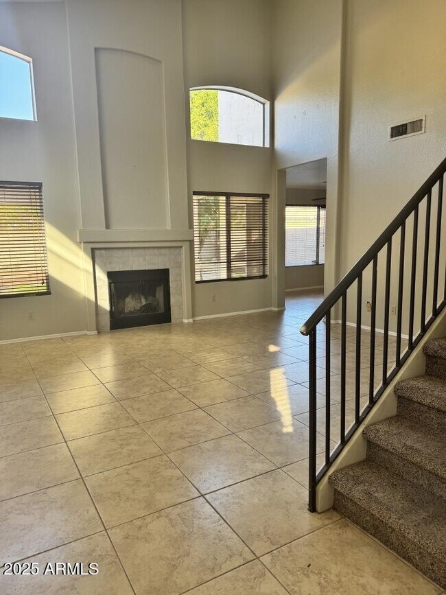 Building Photo - 7442 W Via Del Sol Dr