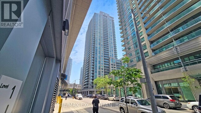 Photo du bâtiment - 19 Grand Trunk Crescent